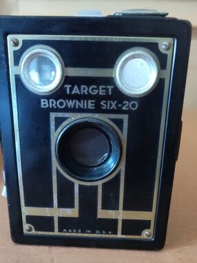 Kodak Target Brownie Six-20 Box Camera